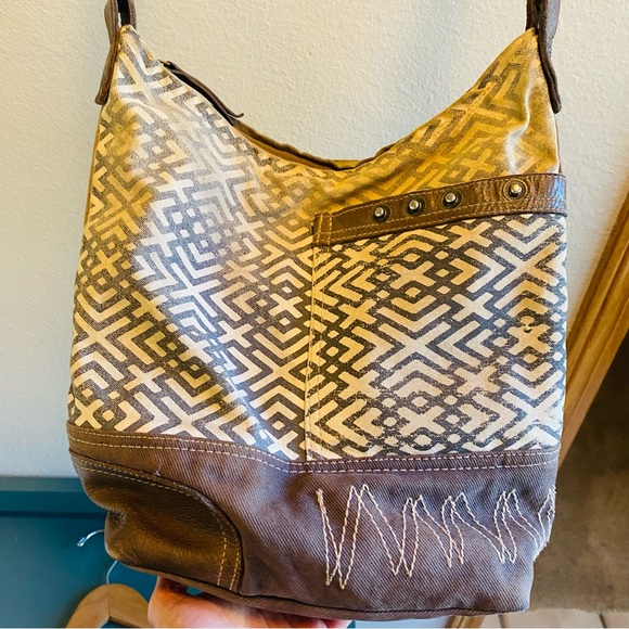 Myra Bag X Design Boho Multi Print Canvas Tote Crossbody Bag - Picture 4 of 7